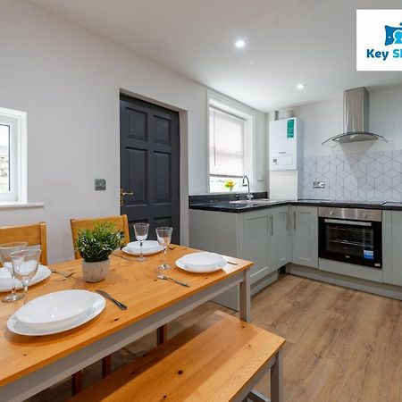 Five Bedroom Spacious Modern House By Keysleeps Short Lets Workington Lake District Beach Exterior foto